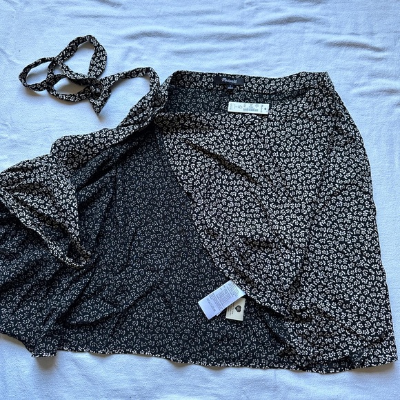 NWT - Madewell Micro Daisy Wrap Miniskirt - size 2 - Picture 6 of 8